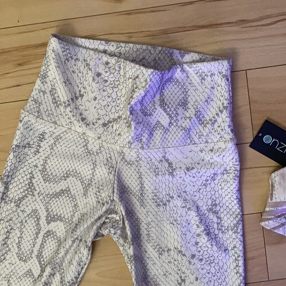 ONZIE WORKOUT OUTFIT - Picture 2 of 6